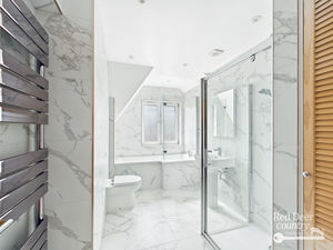 Family Bathroom- click for photo gallery